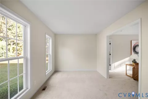 Living - 16409 Courthouse Rd, Dinwiddie, VA 23841 photo 4 of 5