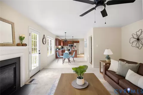Living - 16409 Courthouse Rd, Dinwiddie, VA 23841 photo 2 of 5