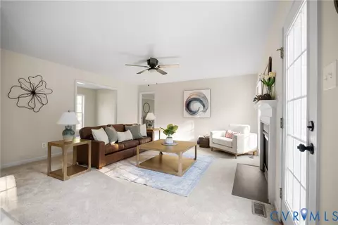 Living - 16409 Courthouse Rd, Dinwiddie, VA 23841 photo 3 of 5