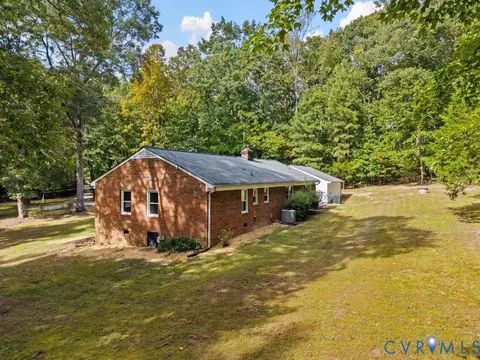Exterior - 101 County Line Rd, Midlothian, VA 23112 photo 6 of 9