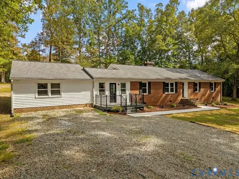 Exterior - 101 County Line Rd, Midlothian, VA 23112 photo 4 of 9