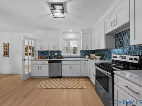 Kitchen - 101 County Line Rd, Midlothian, VA 23112 photo 3 of 4