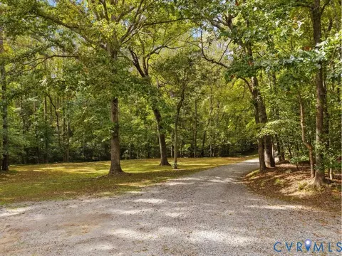 Exterior - 101 County Line Rd, Midlothian, VA 23112 photo 7 of 9