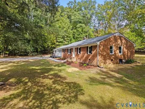 Exterior - 101 County Line Rd, Midlothian, VA 23112 photo 3 of 9