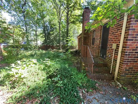 Exterior - 11236 Forestwind Dr, Midlothian, VA 23112 photo 2 of 2