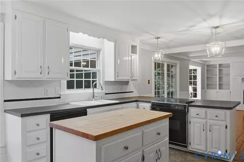 Kitchen - 2020 Albion Rd, Midlothian, VA 23113 photo 3 of 6