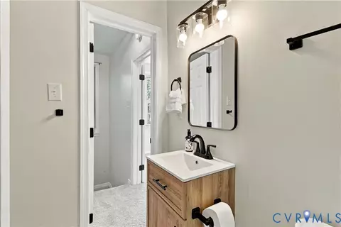 Bath - 521 Catherine St, Richmond, VA 23220 photo 4 of 6