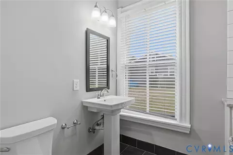 Bath - 2101 5th Ave, Richmond, VA 23222 photo 5 of 6