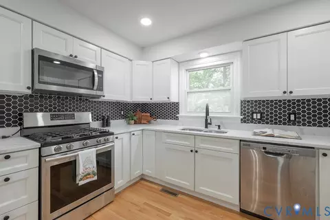 Kitchen - 11840 Winfore Dr, Midlothian, VA 23113 photo 1 of 6