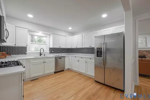 Kitchen - 11840 Winfore Dr, Midlothian, VA 23113 photo 4 of 6