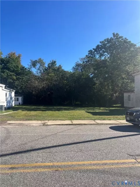 327 N Crater Rd, Petersburg, VA 23803