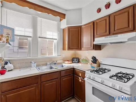 Kitchen - 2305 Halifax Ave, Richmond, VA 23224 photo 4 of 4