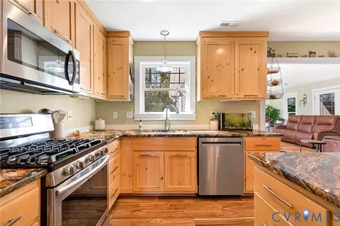 Kitchen - 3820 Upshaw Rd, Aylett, VA 23009 photo 7 of 9