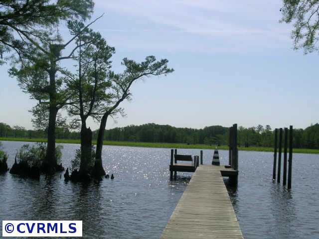 901 Riverside Dr, Lanexa, VA 23089 photo 1
