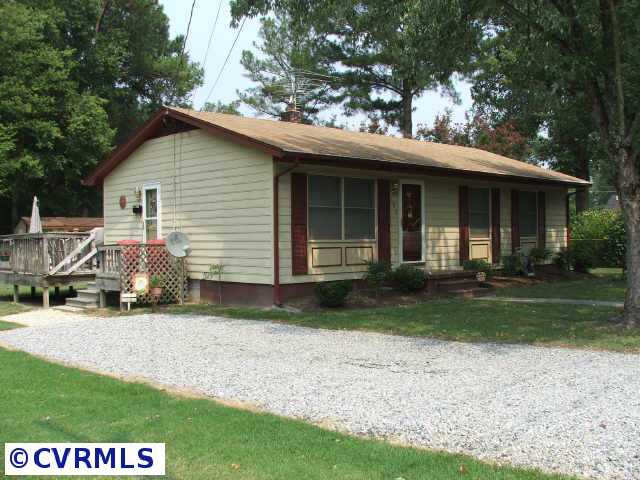 103 E 4th St, Blackstone, VA 23824 photo 1