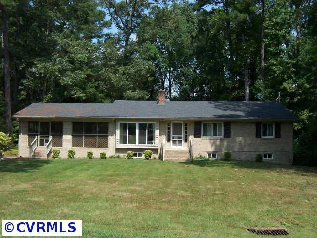 112 E Pinecrest Rd, Wakefield, VA 23888 photo 1