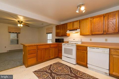 38 Gore Rd, Castleton, VA 22716 photo 4