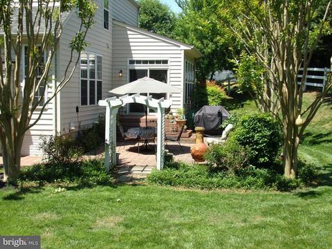 398 Singleton Cir, Warrenton, VA 20186 photo 3