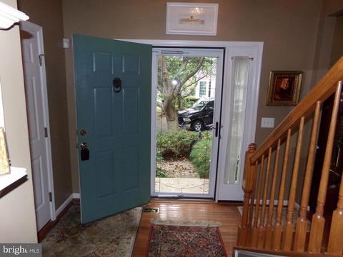 398 Singleton Cir, Warrenton, VA 20186 photo 2