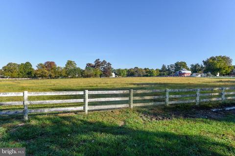 8560 Megs Dr, Marshall, VA 20115 photo 4