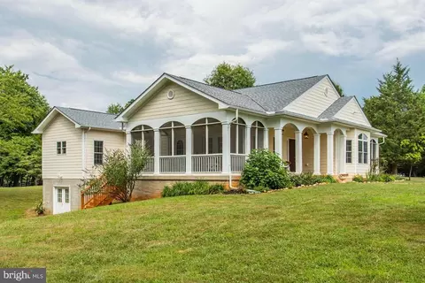 10120 Brown Moore Ln, Marshall, VA 20115 photo 1