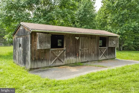 10120 Brown Moore Ln, Marshall, VA 20115 photo 28
