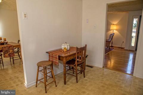 4454 Scotts Rd, Marshall, VA 20115 photo 4