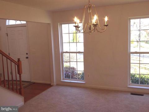336 Singleton Cir, Warrenton, VA 20186 photo 3