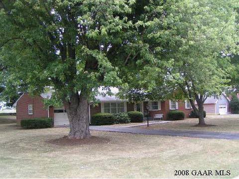 2059 Rhoades Dr, Waynesboro, VA 22980 photo 1