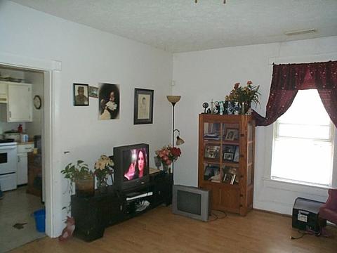 545 Arch Ave, Waynesboro, VA 22980 photo 2