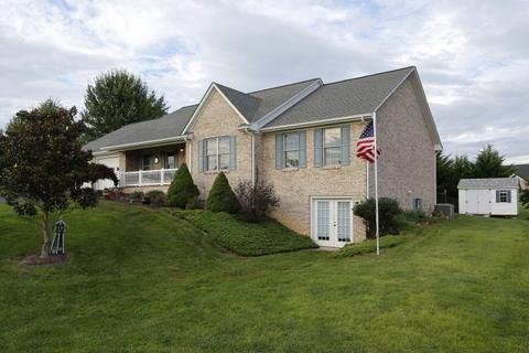118 Gloucester Rd, Stuarts Draft, VA 24477 photo 2