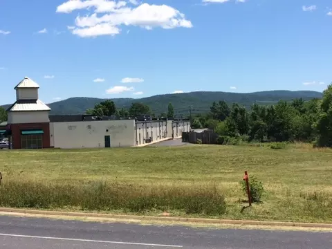 141 Lucy Ln, Waynesboro, VA 22980