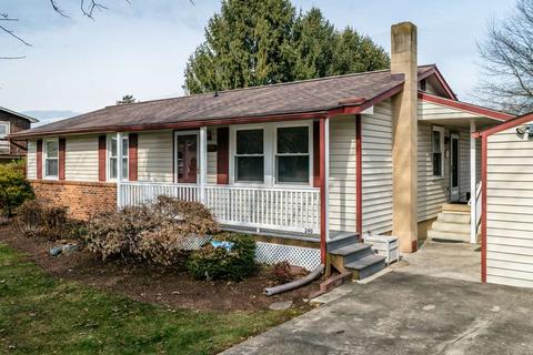 240 Cedar St, Dayton, VA 22821 photo 4