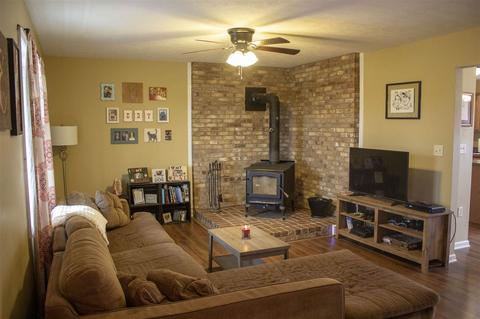 302 Rustic Ave, Broadway, VA 22815 photo 2