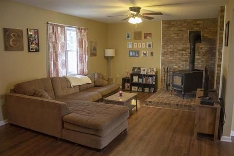 302 Rustic Ave, Broadway, VA 22815 photo 3