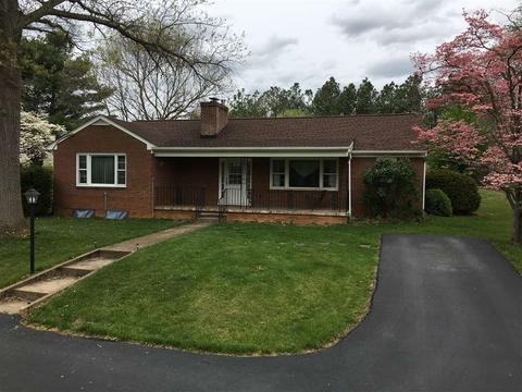 4016 Hampton Dr, Waynesboro, VA 22980 photo 1