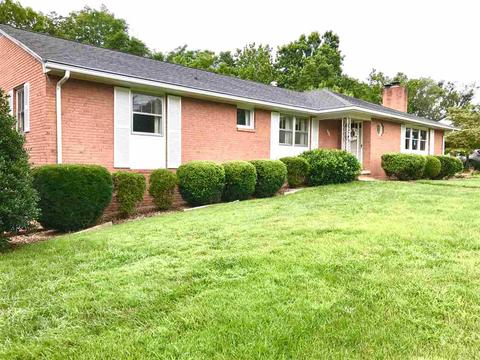 982 Northgate Ave, Waynesboro, VA 22980 photo 2