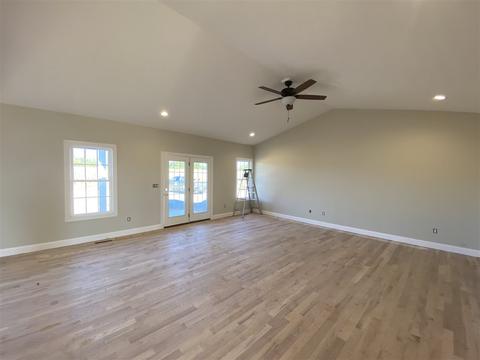 157 Stone Dr, Stuarts Draft, VA 24477 photo 5