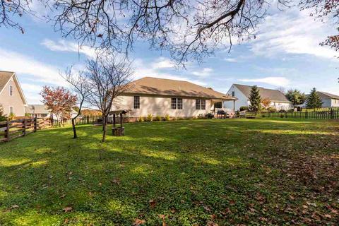 32 Fall Ridge Dr, Stuarts Draft, VA 24477 photo 3