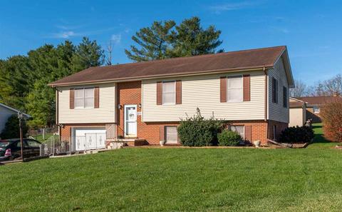 208 Cambridge Dr, Stuarts Draft, VA 24477 photo 1