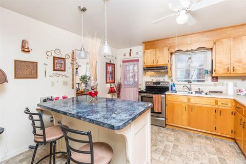 208 Cambridge Dr, Stuarts Draft, VA 24477 photo 3