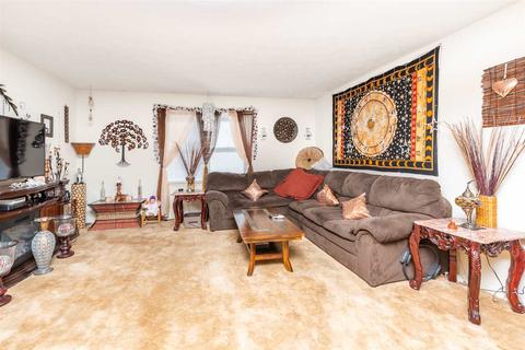 208 Cambridge Dr, Stuarts Draft, VA 24477 photo 2