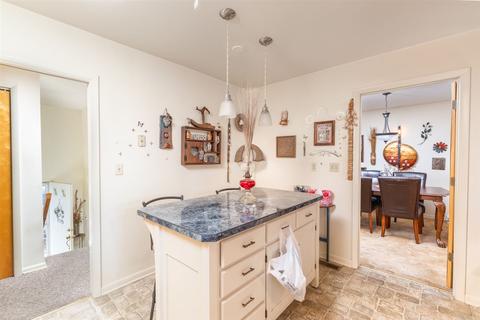 208 Cambridge Dr, Stuarts Draft, VA 24477 photo 9