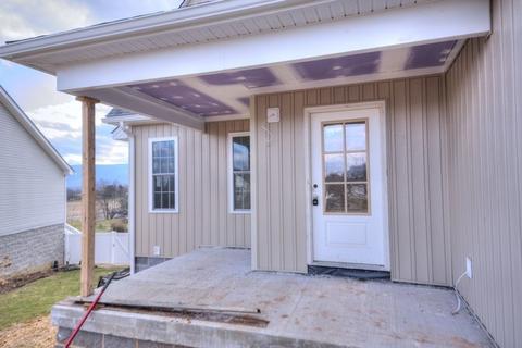 17 Willard Ct, Stuarts Draft, VA 24477 photo 2