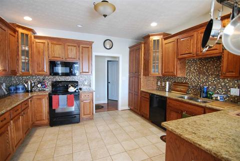 14 Old Oak Dr, Stuarts Draft, VA 24477 photo 4
