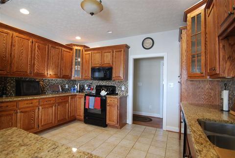 14 Old Oak Dr, Stuarts Draft, VA 24477 photo 5