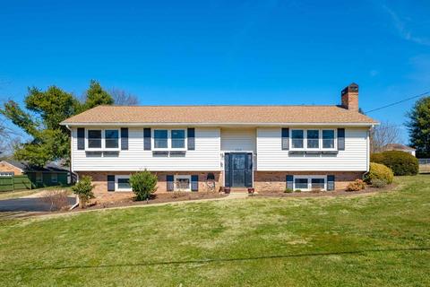 2216 Davis Rd, Waynesboro, VA 22980 photo 1