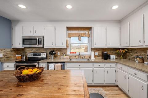 2216 Davis Rd, Waynesboro, VA 22980 photo 9
