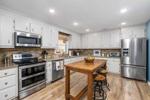 2216 Davis Rd, Waynesboro, VA 22980 photo 2
