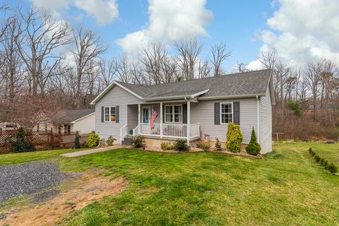 220 Dodge St, Stuarts Draft, VA 24477 photo 2